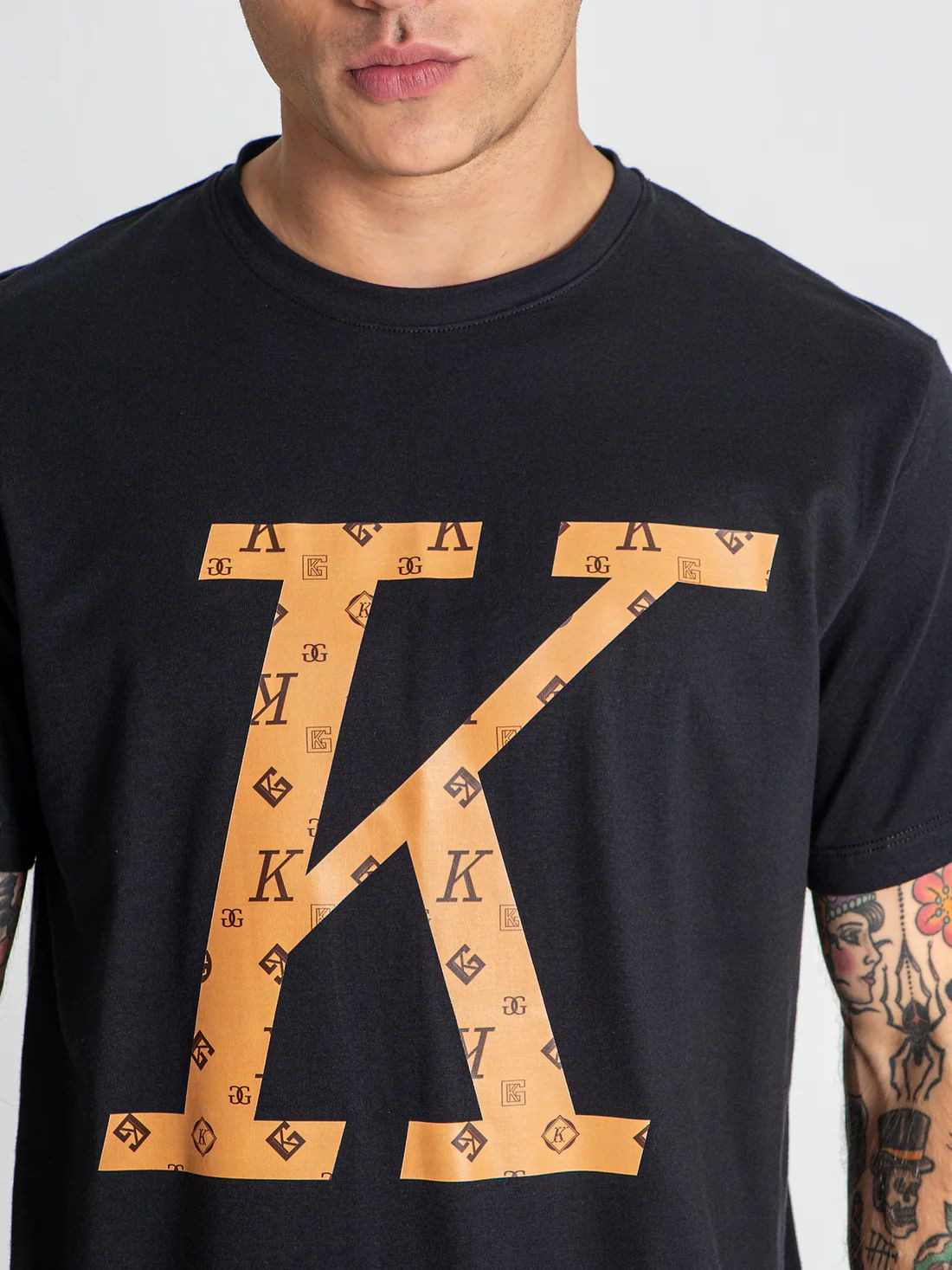 CAMISETA NEGRA CHOKO