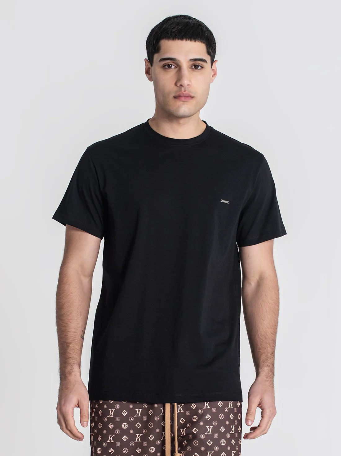 CAMISETA NEGRA MUST