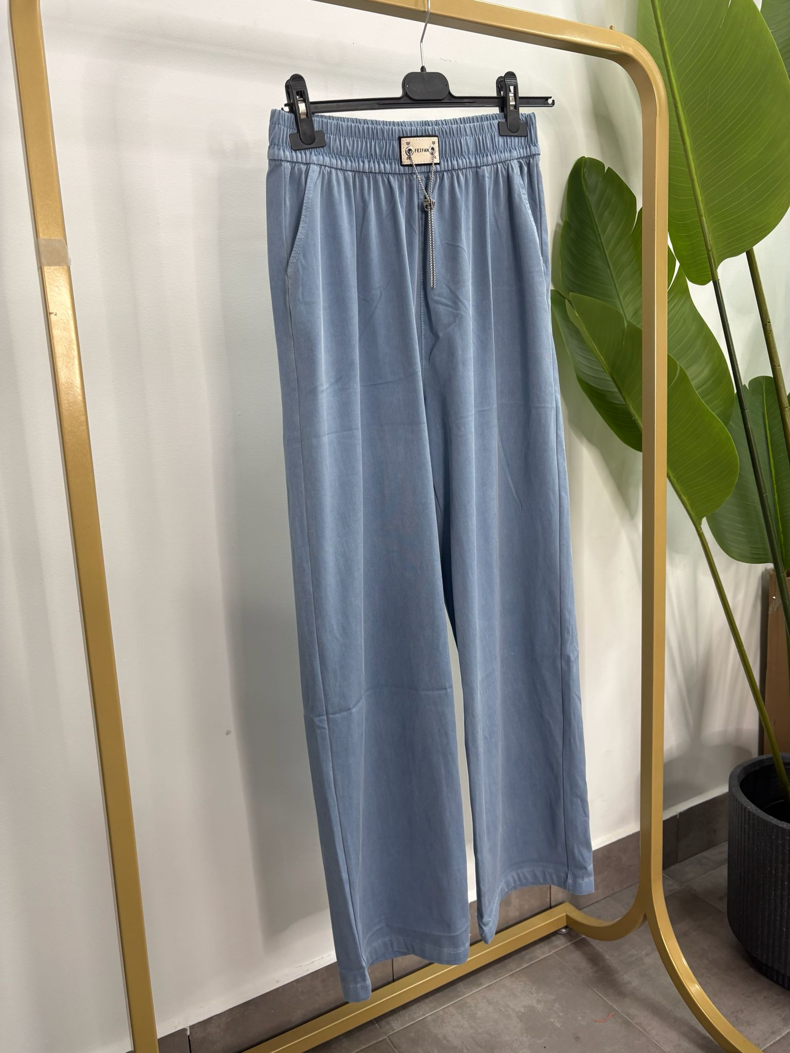 Pantalón colgante