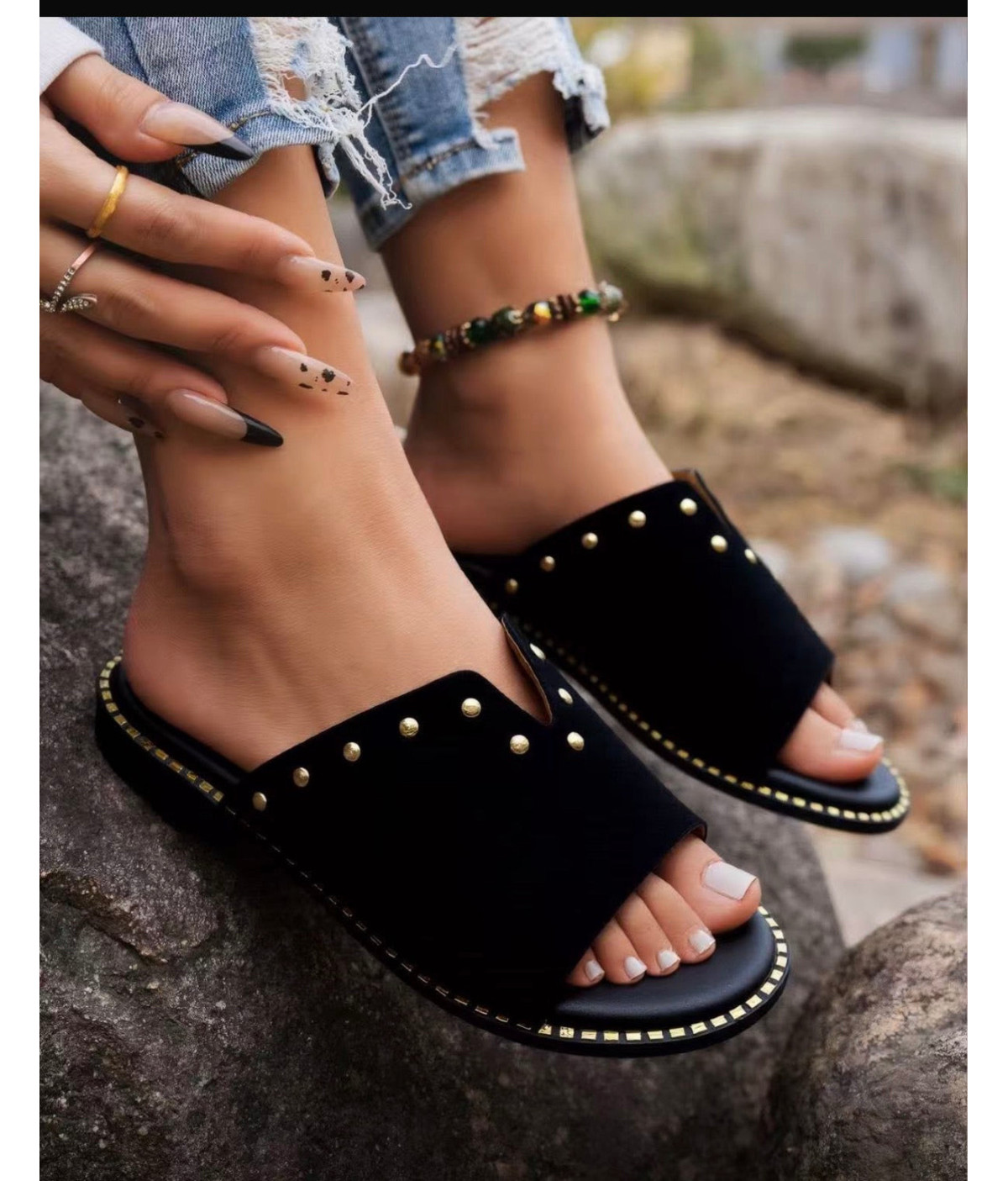 Sandalias tachuelas