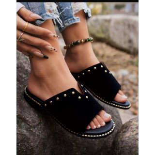 Sandalias tachuelas