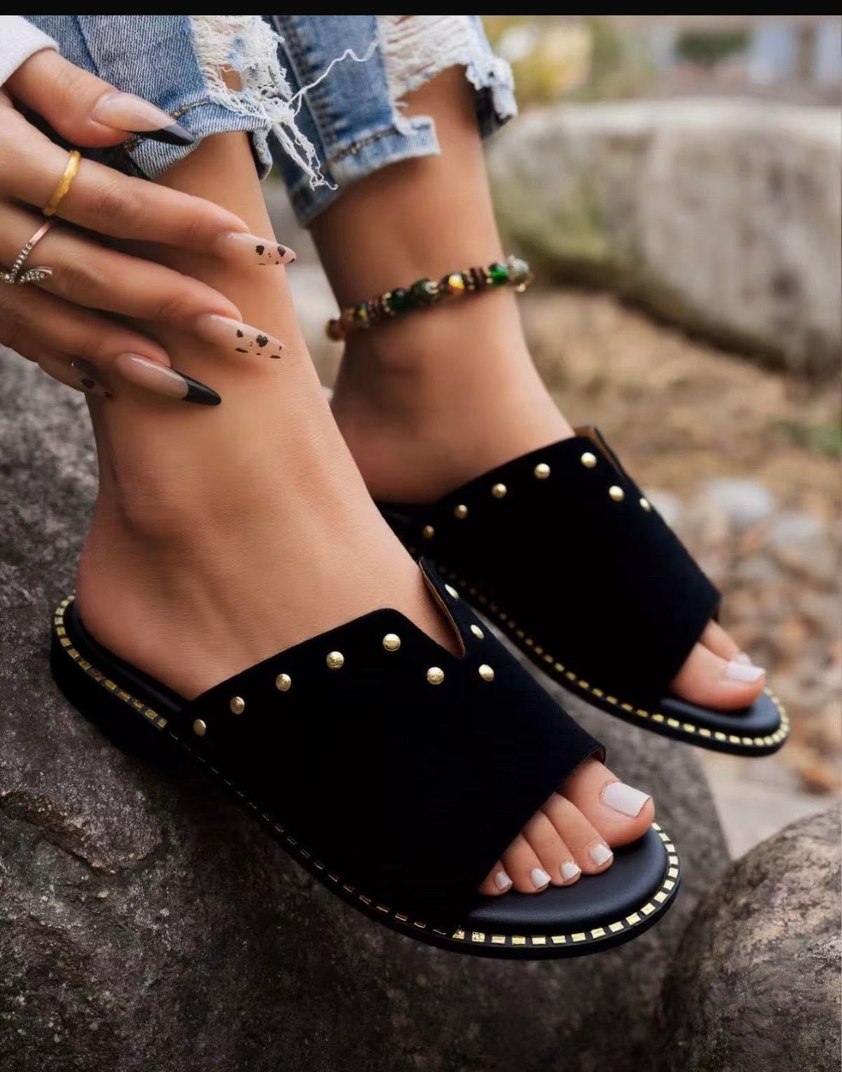 Sandalias tachuelas